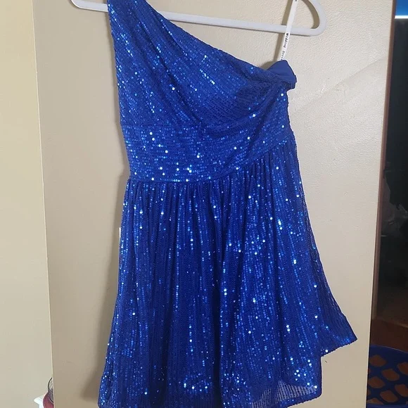 Elegant Blue Sequin Dress - Picture 2 of 7
